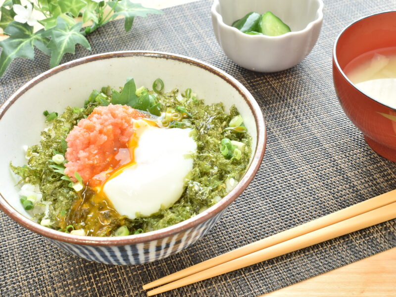 ぶっかけ海苔の明太温玉丼